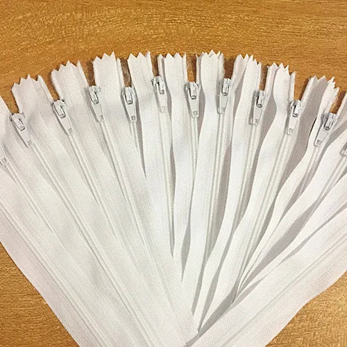 10 pieces. 25 cm (10 inches) White Nylon Zippers