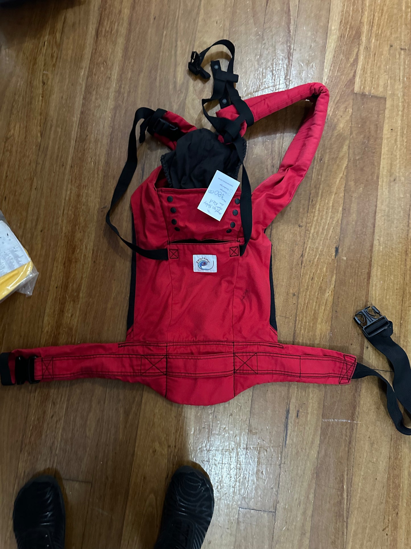 Ergo babycarrier red as new