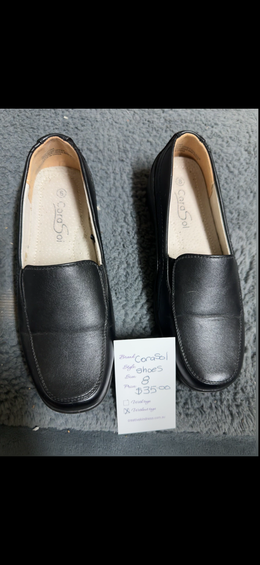 Womens shoes size 8 corasol