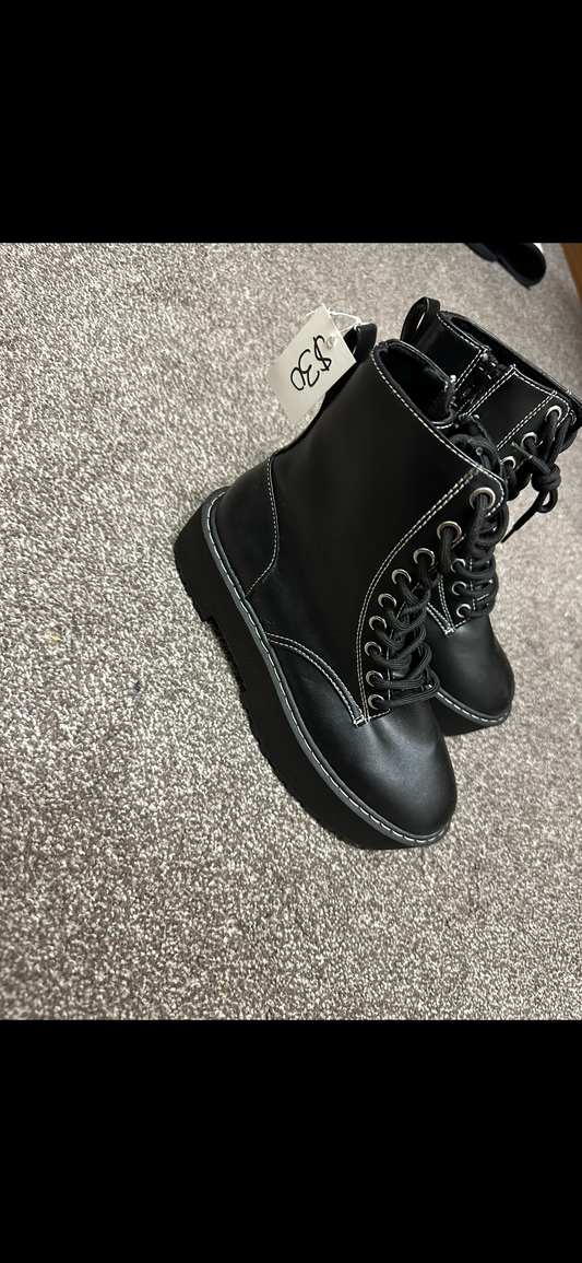 Divided Chunky High Tops – BN – Size 37 (pair)