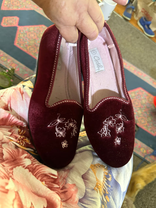 Crosby Slippers – BN – Burgundy – Size 11 (pair)
