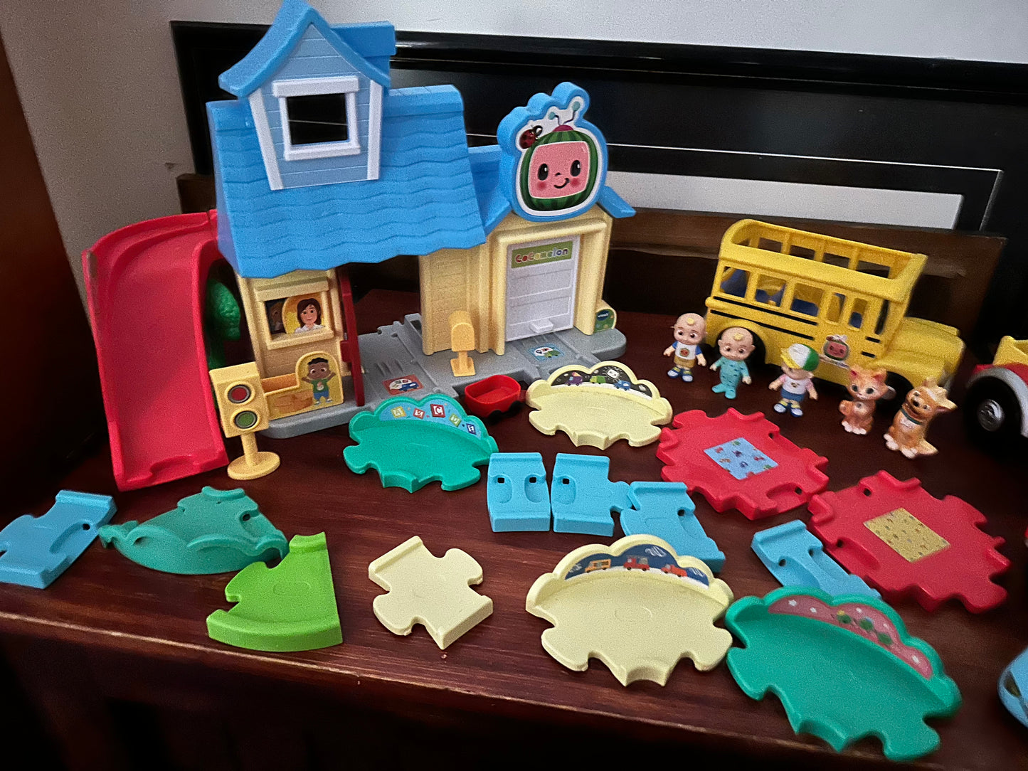 Cocomelon large playset with extras