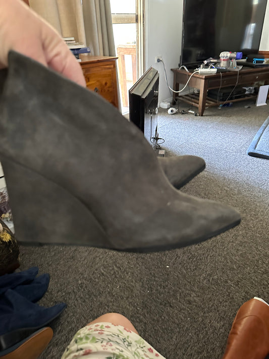 Ankle Boots – Olive – Thin Heel – Size 8 (pair)