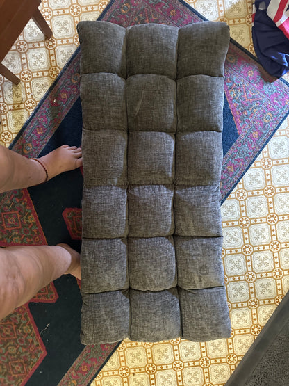 Adjustable tuffted floor chair