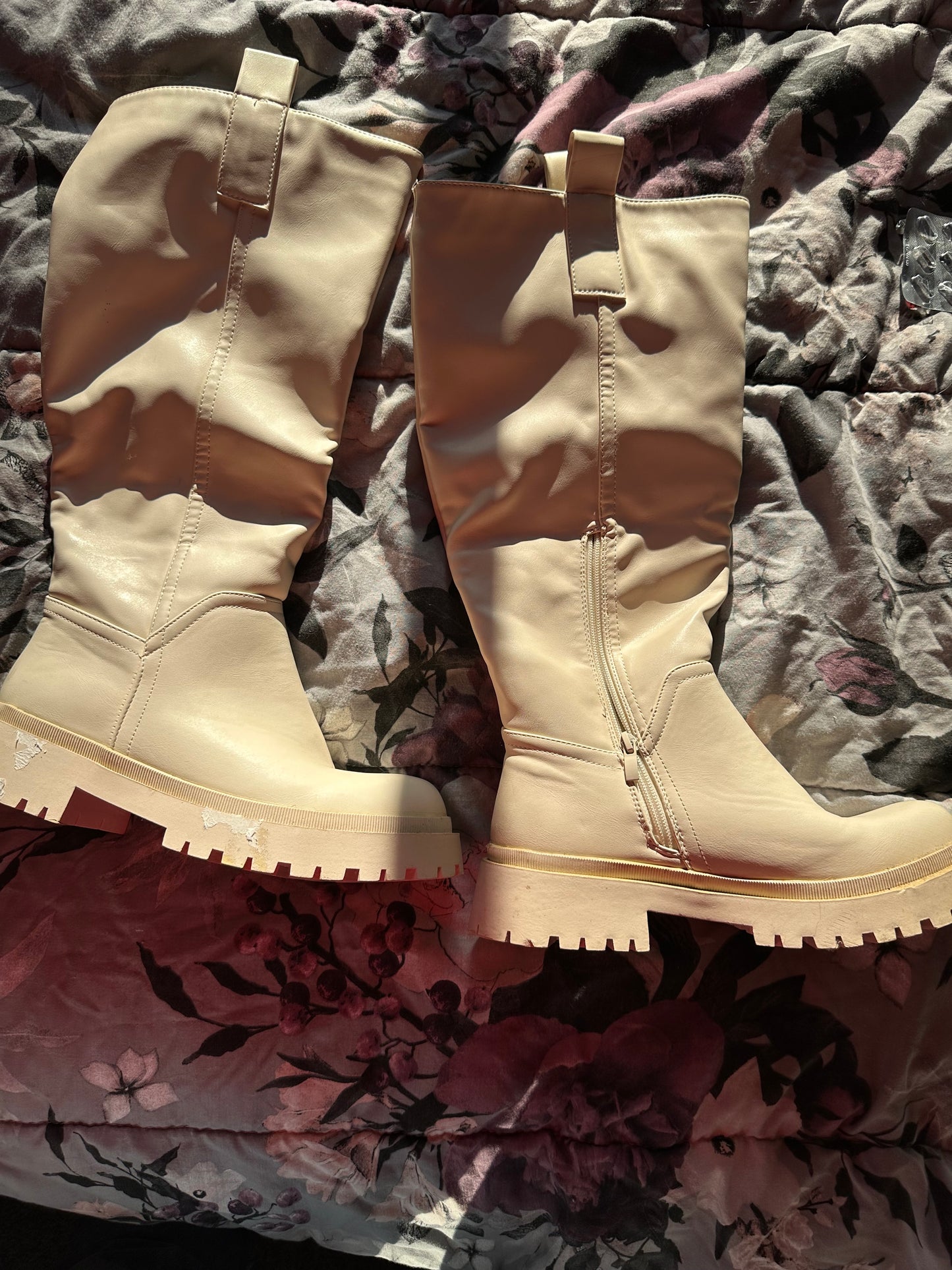 Boots – White – JONNY – Size 9 (pair)