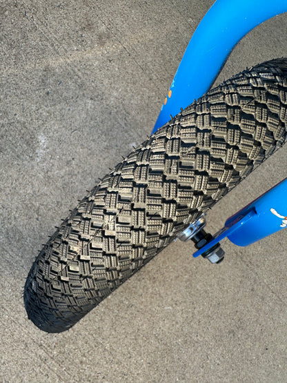 Paw patrol bike with removable parent handle