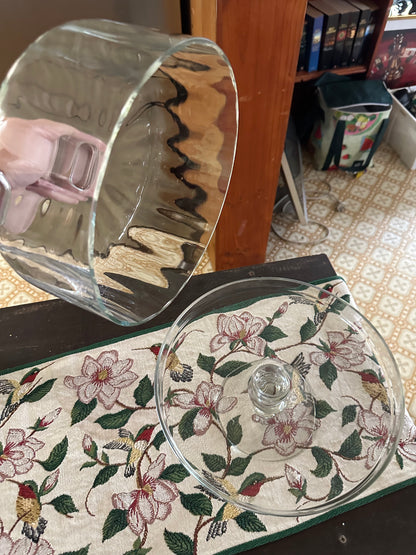 Glass cake stand