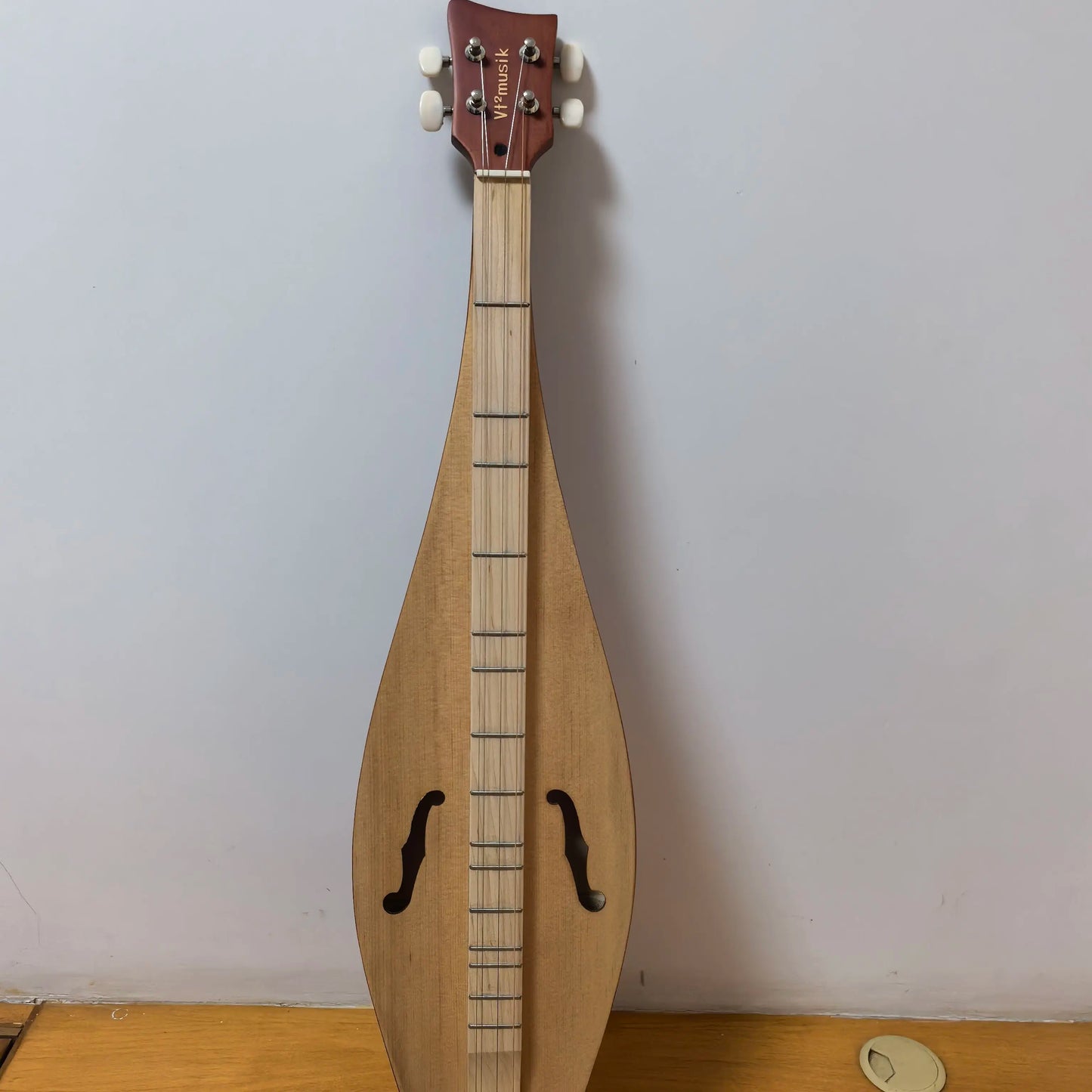 American 4stringed Instrument Dulcimer