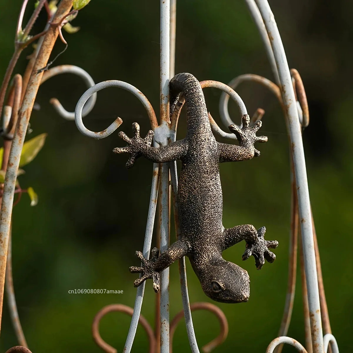 Planter Figurine,  Gecko Hanging -