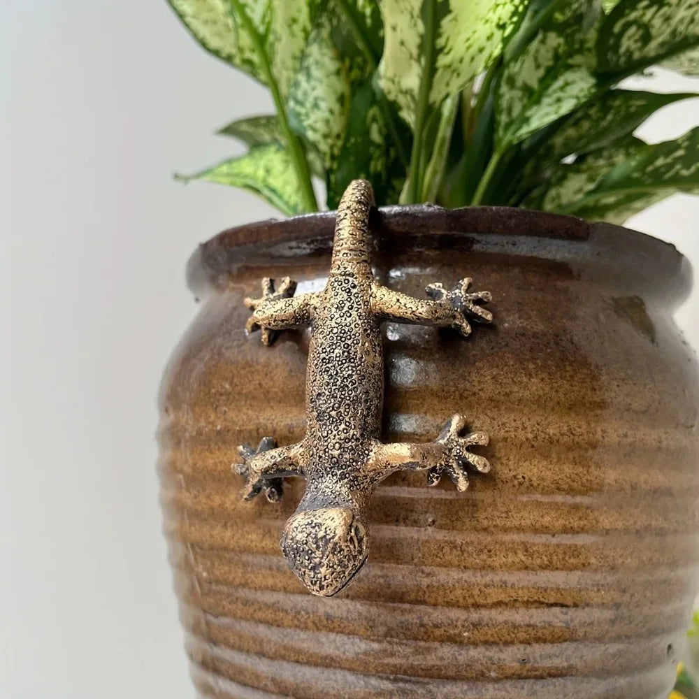 Planter Figurine,  Gecko Hanging -