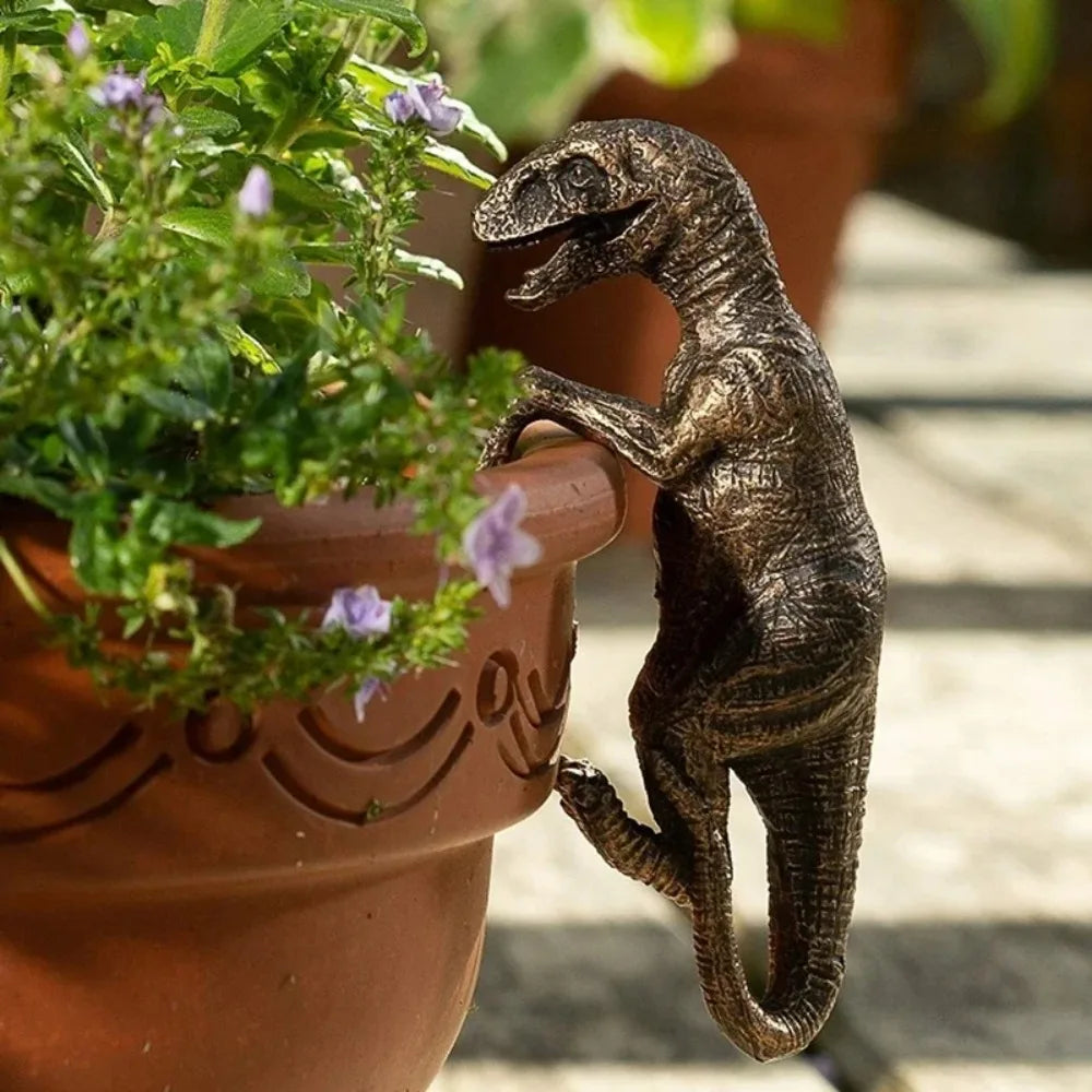 Planter Figurine,  Gecko Hanging -
