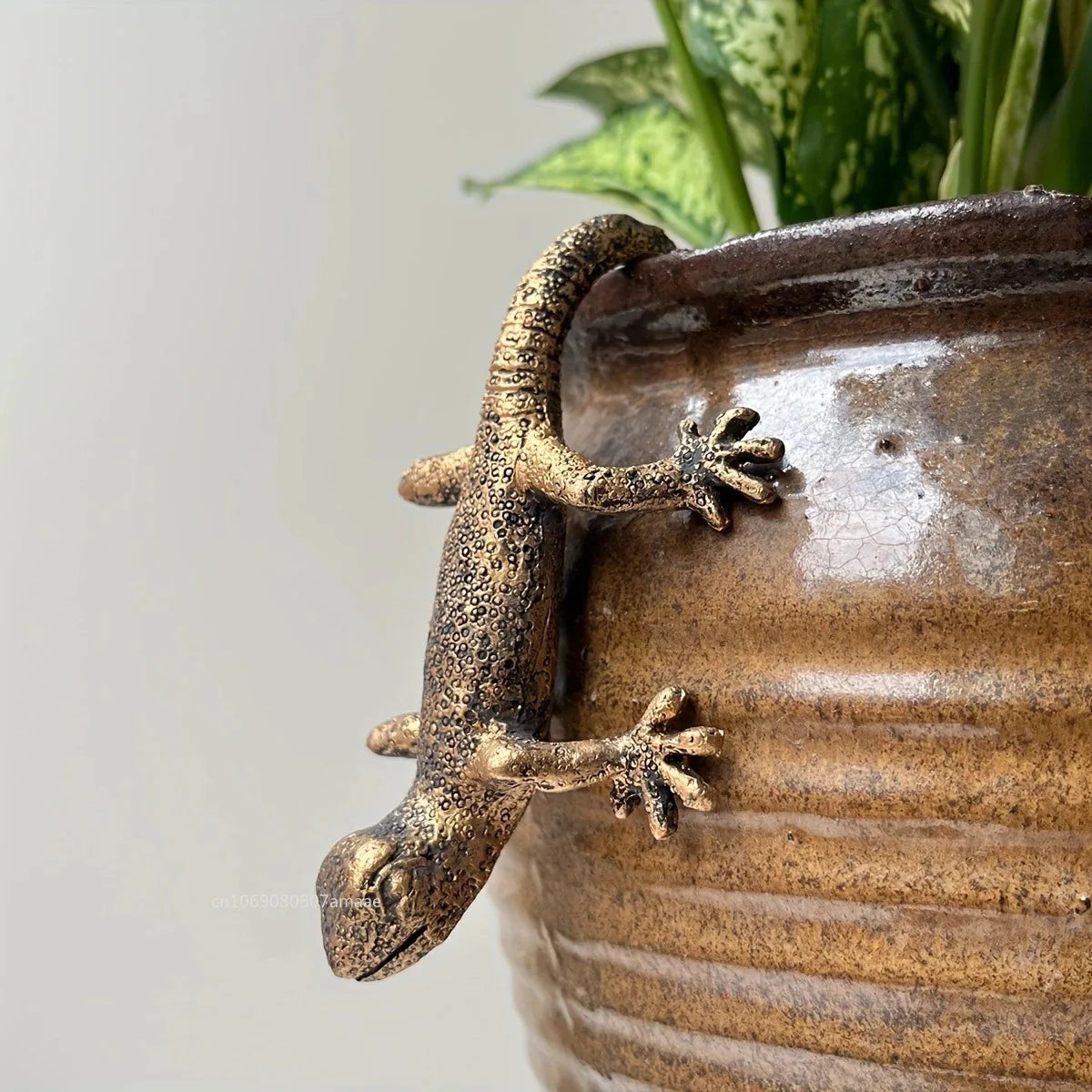 Planter Figurine,  Gecko Hanging -